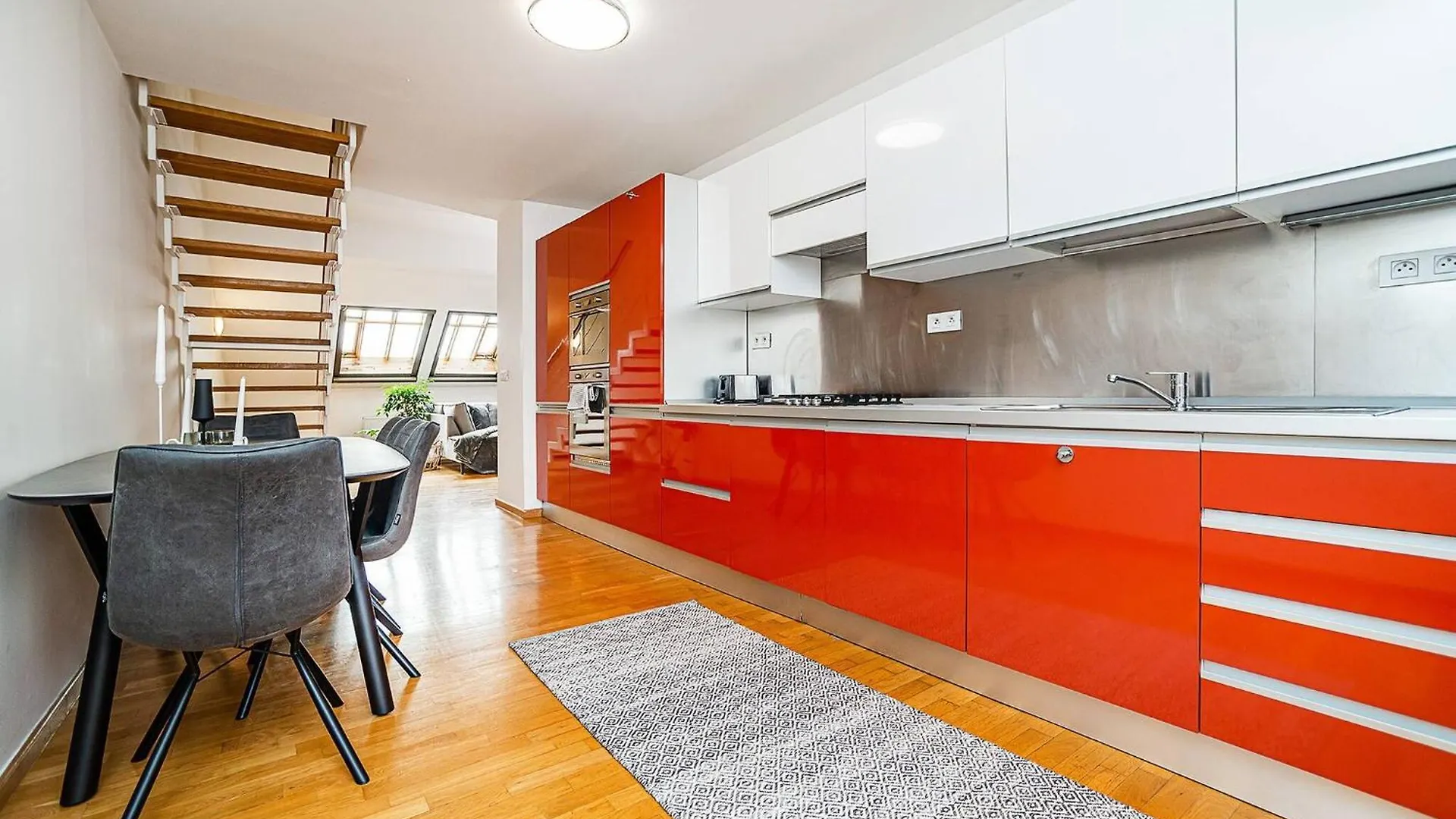 Lavish And Chic Duplex Apartment For Families And Couples براغ