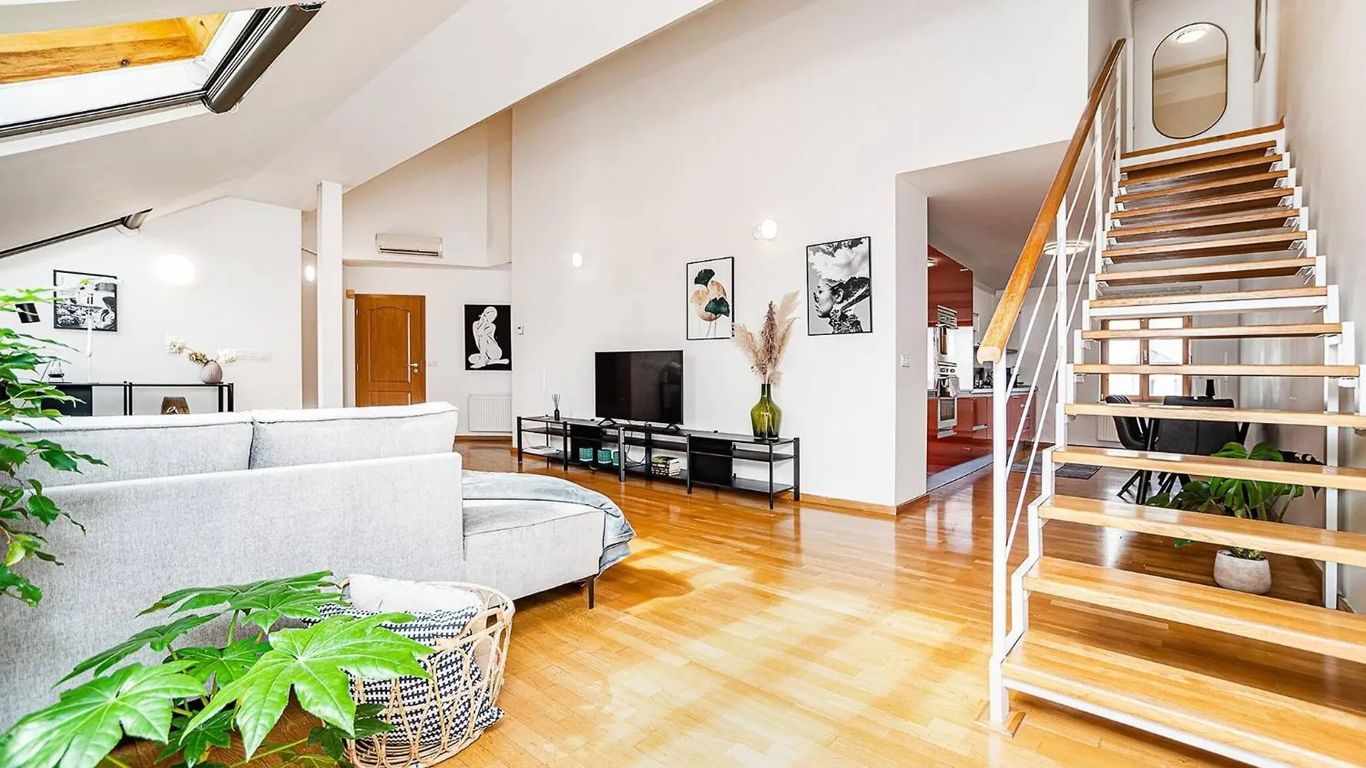 Lavish And Chic Duplex Apartment For Families And Couples Prag