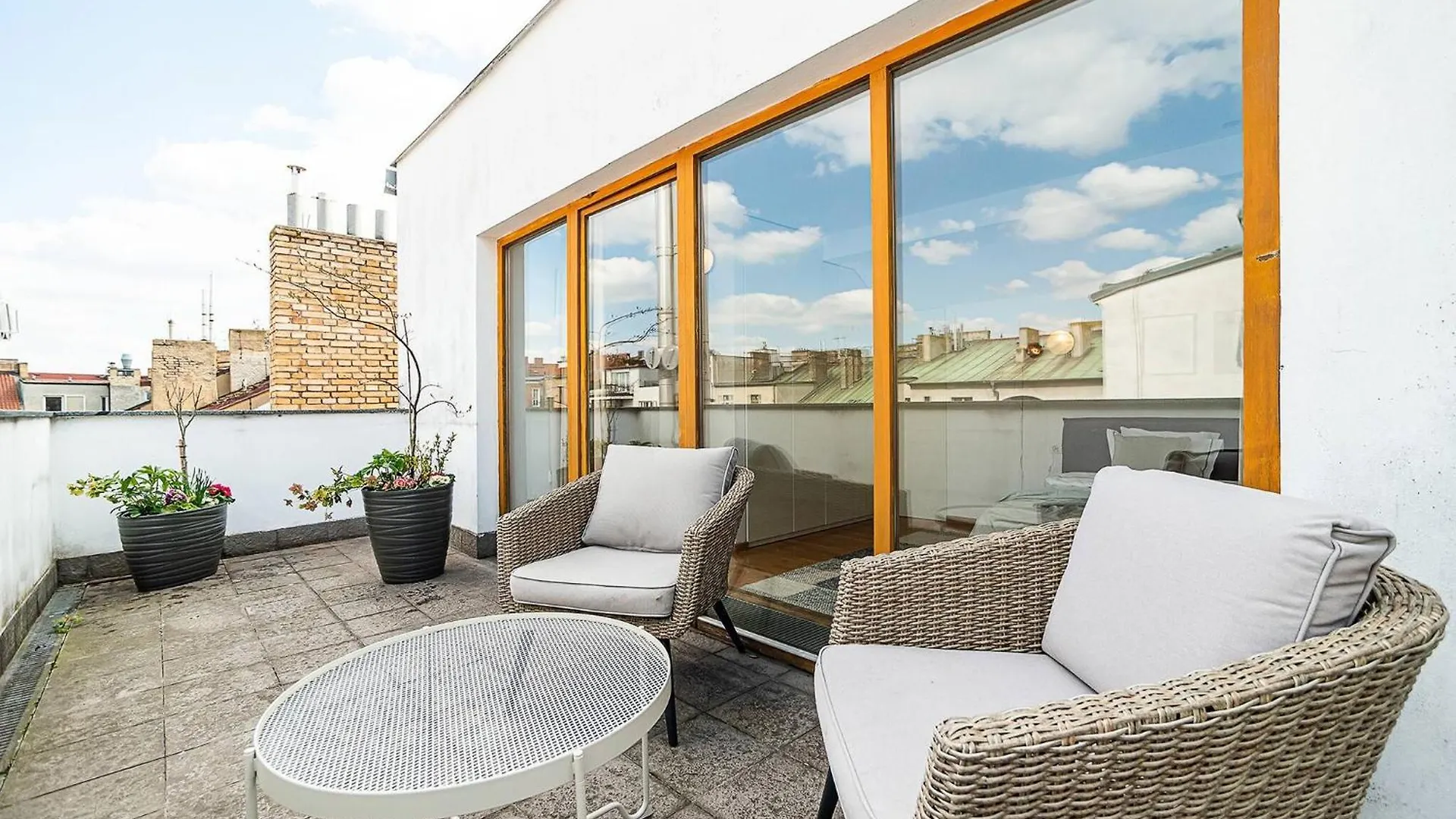 Lavish And Chic Duplex Apartment For Families And Couples Prag Tjekkiet