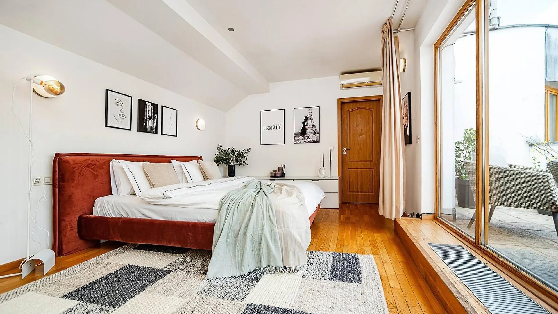 Lavish And Chic Duplex Apartment For Families And Couples kontakter